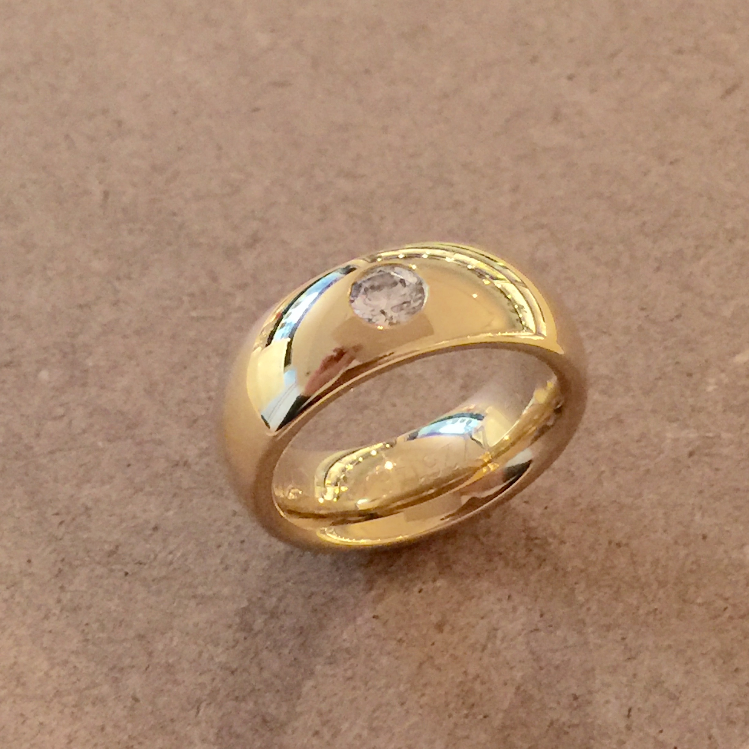 Ring OVO in geelgoud met briljant geslepen diamant